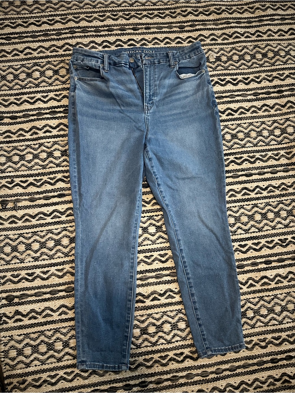 American Eagle Outfitters Women's Skinny Jeans in Medium Blue Wash